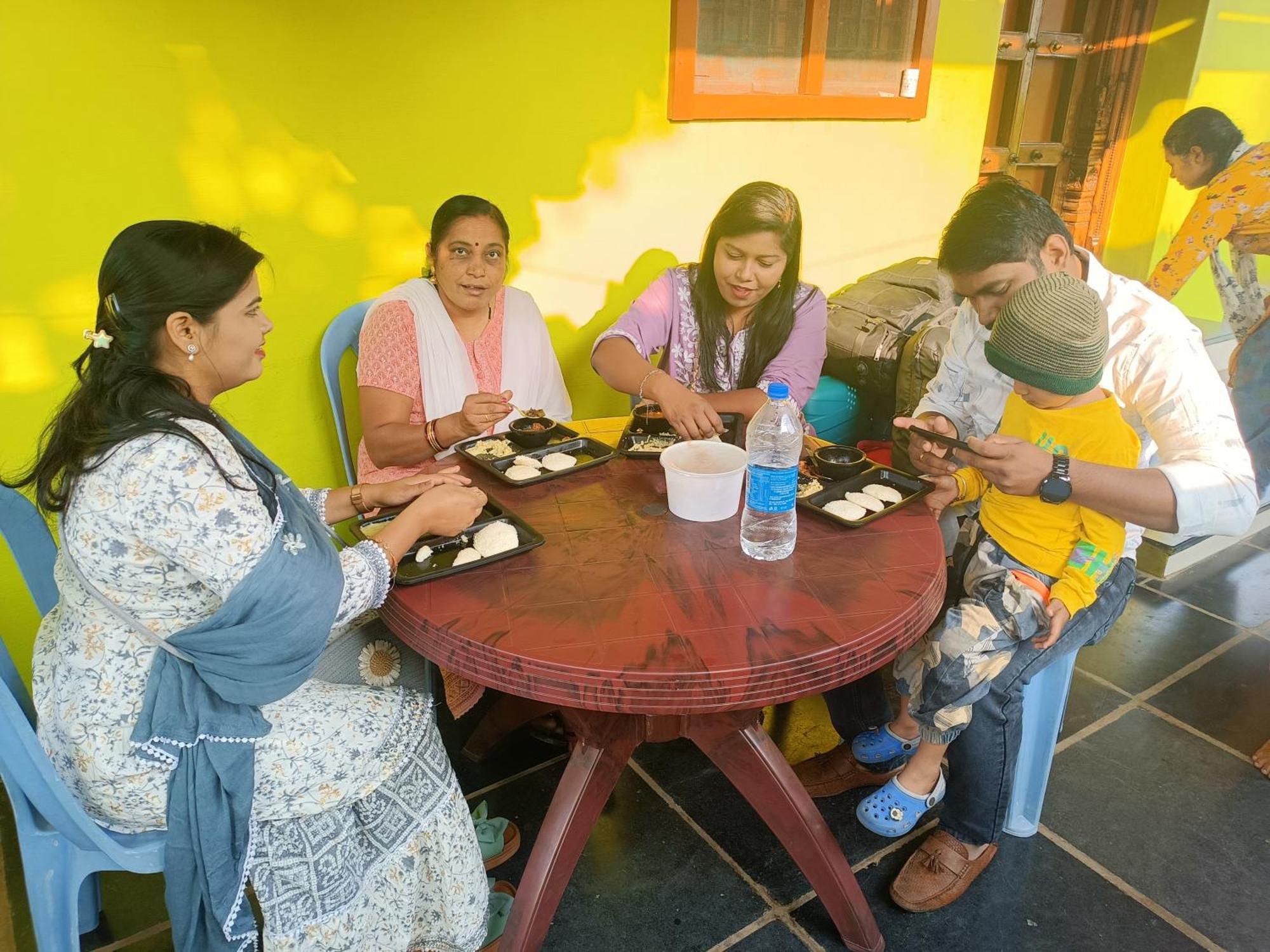 Abhi Homestay Hampi Exteriör bild
